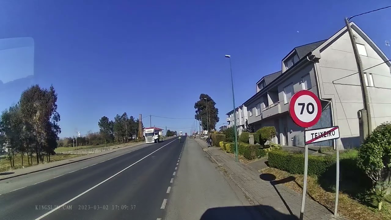 kilometros de barcelona a galicia