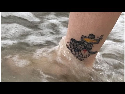 tatuaje camino de santiago minimalista